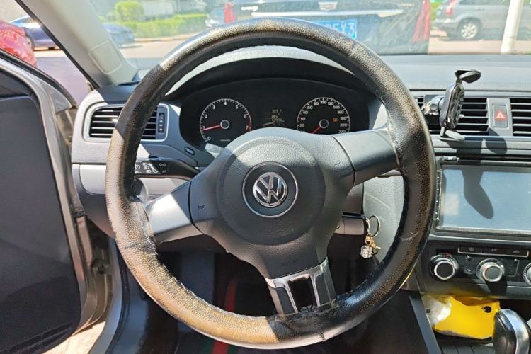 Used Volkswagen Sagitar 2014 1.6L Automatic Comfort Model Steering Wheel