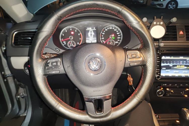 Used Volkswagen Sagitar 2014 Revised Version 1.4TSI Automatic Luxury Edition Steering Wheel