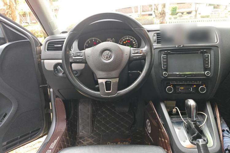Used Volkswagen Sagitar 2014 Revised Version 1.4TSI Automatic Luxury Edition Steering Wheel