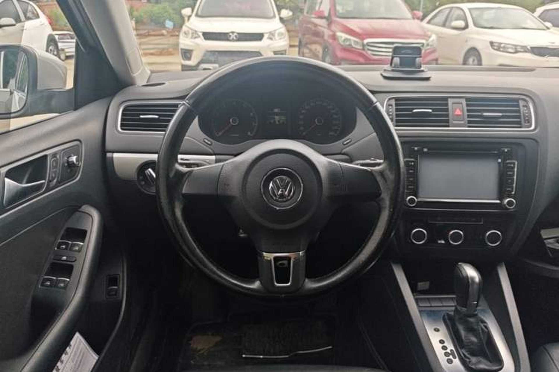 Used Volkswagen Sagitar 2014 Revised Version 1.6L Automatic Comfort Edition Steering Wheel