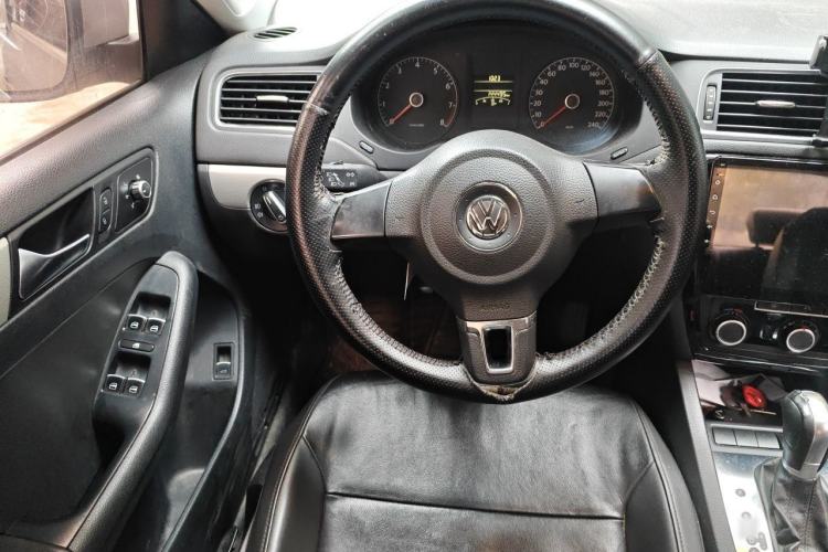 Used Volkswagen Sagitar 2014 Revised Version 1.6L Automatic Comfort Edition Steering Wheel