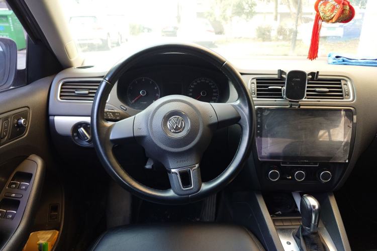 Used Volkswagen Sagitar 2014 1.6L Automatic Comfort Model Steering Wheel