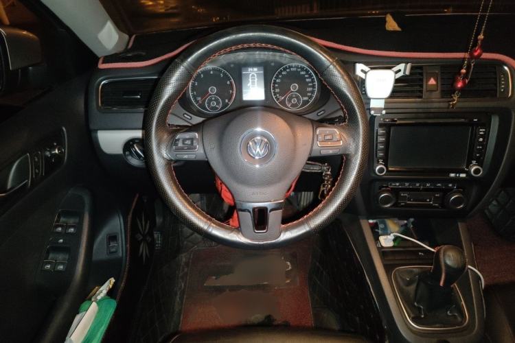 Used Volkswagen Sagitar 2014 Revised Version 1.4TSI Manual Luxury Edition Steering Wheel