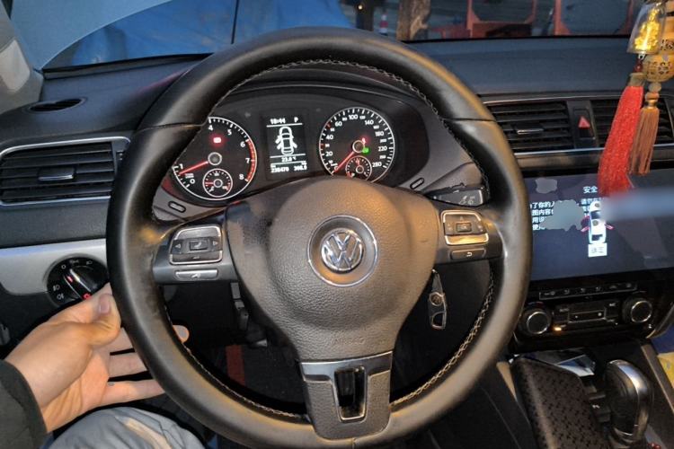 Used Volkswagen Sagitar 2014 Revised Version 1.4TSI Automatic Luxury Edition Steering Wheel