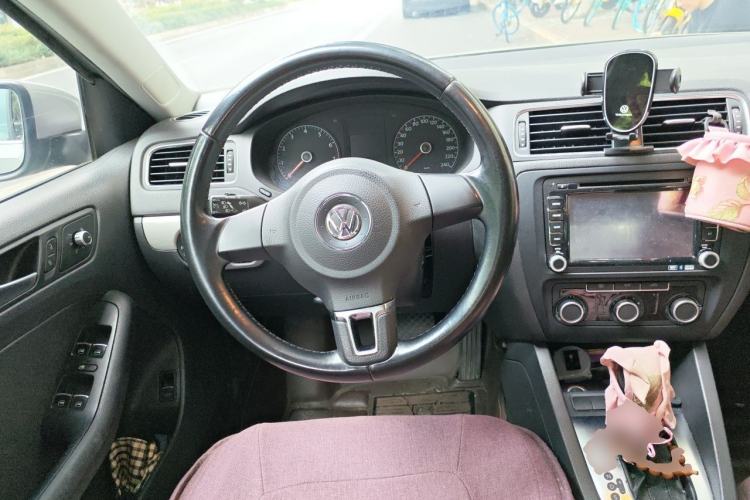 Used Volkswagen Sagitar 2014 Revised Version 1.6L Automatic Comfort Edition Steering Wheel
