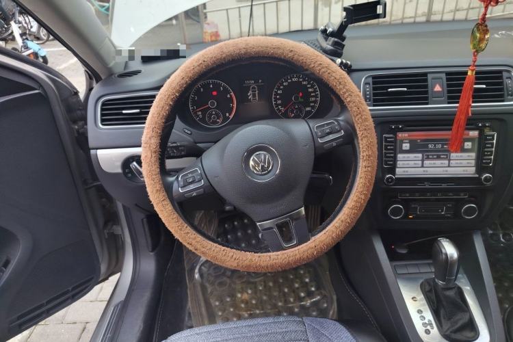 Used Volkswagen Sagitar 2014 Revised Version 1.4TSI Automatic Luxury Edition Steering Wheel