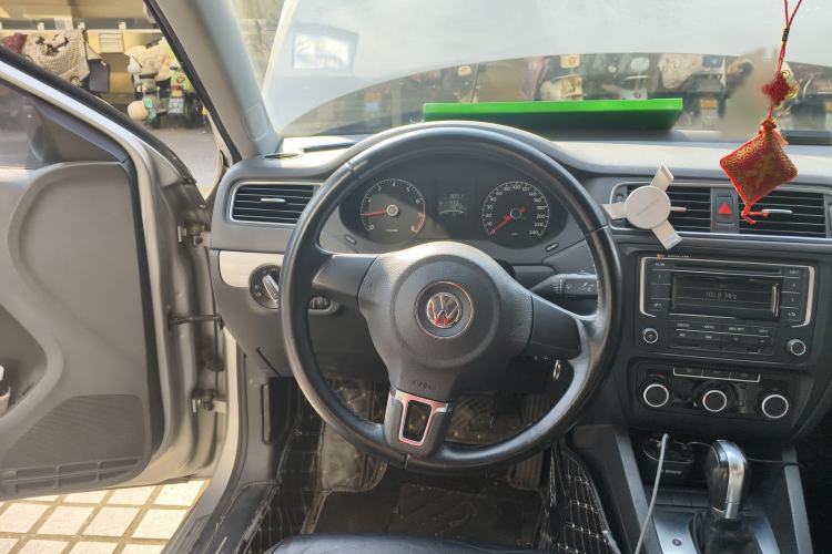 Used Volkswagen Sagitar 2014 Revised Version 1.6L Automatic Comfort Edition Steering Wheel