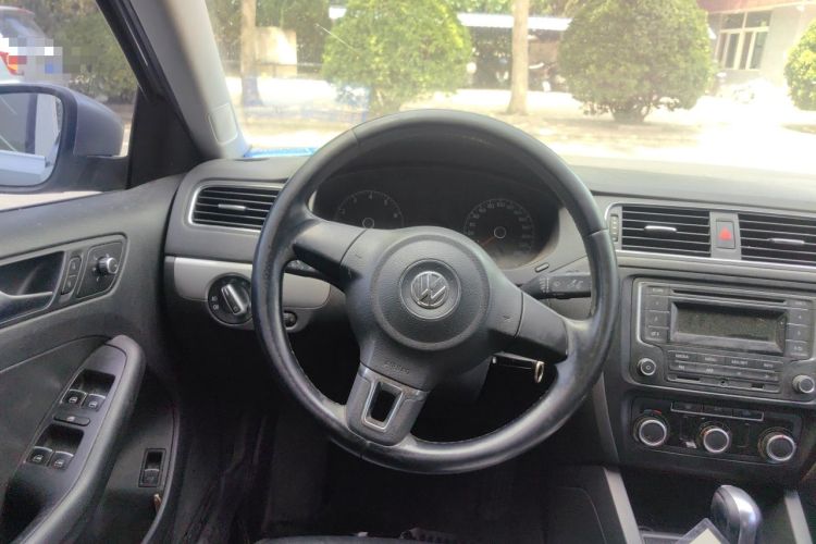 Used Volkswagen Sagitar 2014 Revised Version 1.6L Automatic Comfort Edition Steering Wheel