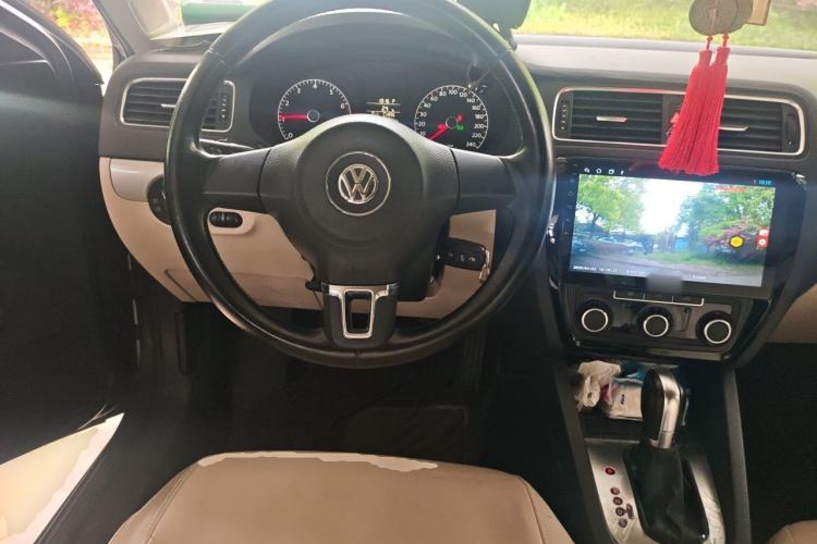 Used Volkswagen Sagitar 2014 1.6L Automatic Comfort Model Steering Wheel