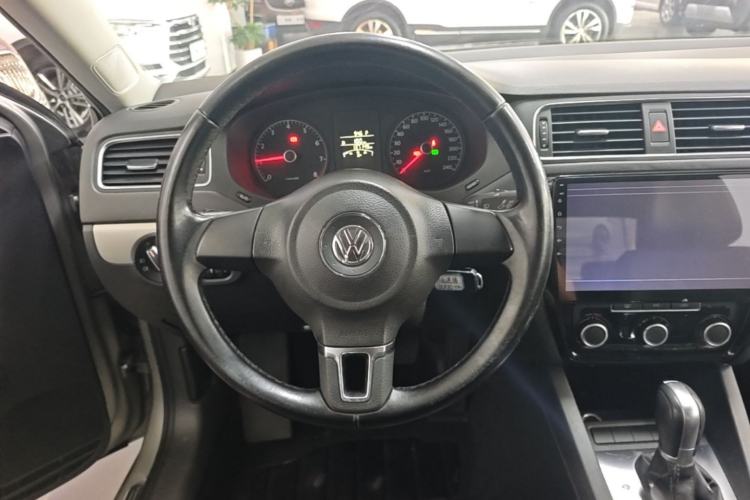 Used Volkswagen Sagitar 2014 Revised Version 1.6L Automatic Comfort Edition Steering Wheel