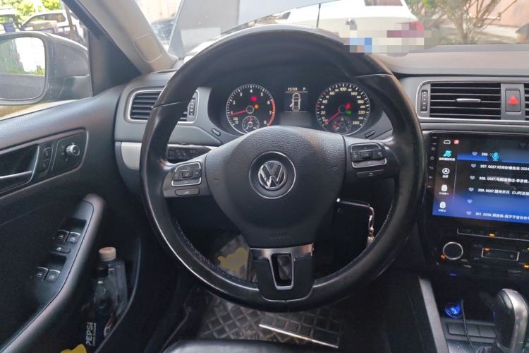 Used Volkswagen Sagitar 2014 1.4TSI Automatic Luxury Model Steering Wheel