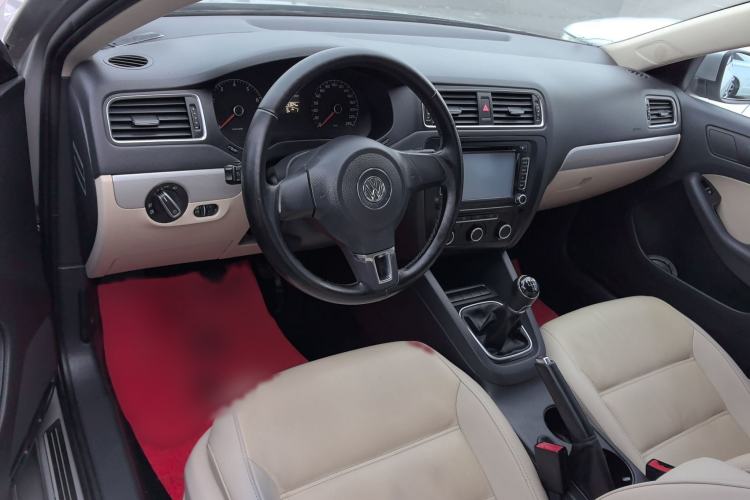 Used Volkswagen Sagitar 2014 1.6L Manual Comfort Model Steering Wheel