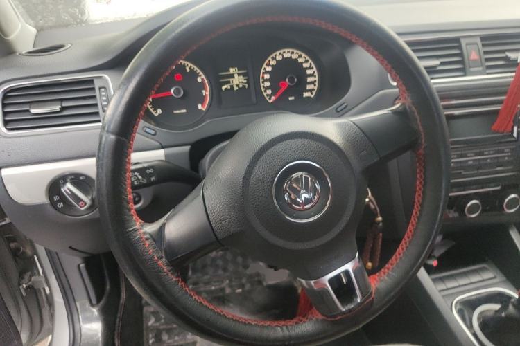 Used Volkswagen Sagitar 2014 1.6L Manual Comfort Model Steering Wheel