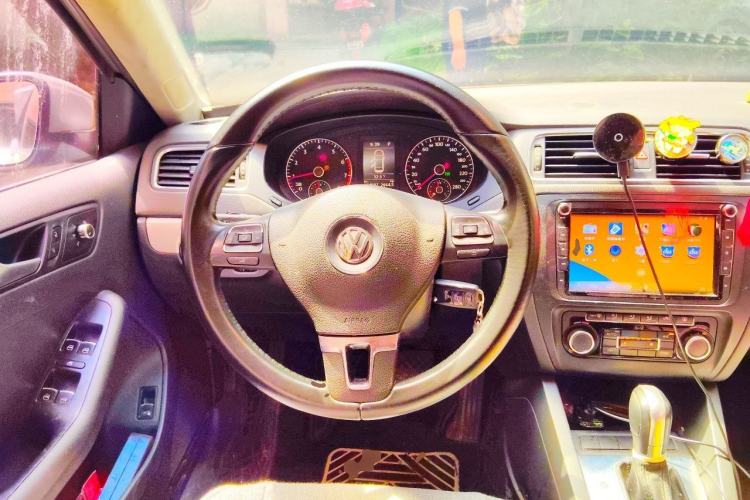 Used Volkswagen Sagitar 2014 Revised Version 1.4TSI Automatic Luxury Edition Steering Wheel