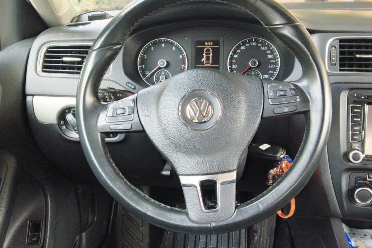 Used Volkswagen Sagitar 2014 Revised Version 1.4TSI Automatic Luxury Edition Steering Wheel