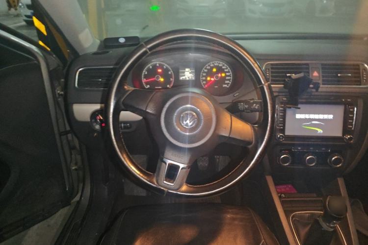 Used Volkswagen Sagitar 2014 1.6L Manual Comfort Model Steering Wheel
