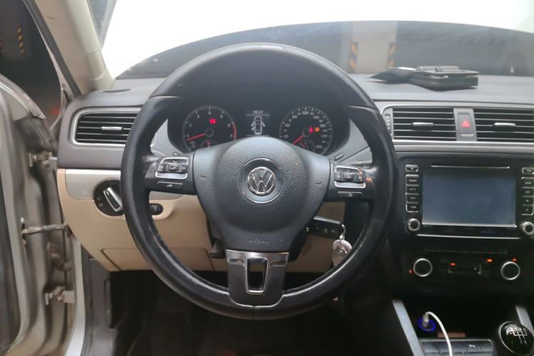 Used Volkswagen Sagitar 2014 1.4TSI Manual Luxury Model Steering Wheel