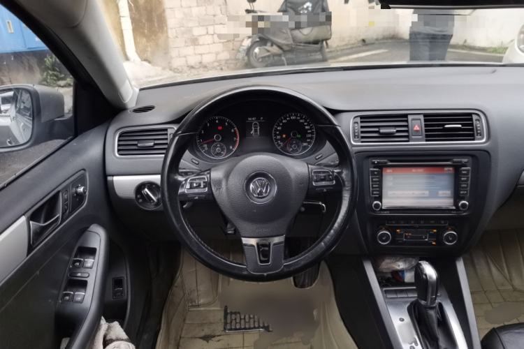 Used Volkswagen Sagitar 2014 1.4TSI Automatic Luxury Model Steering Wheel