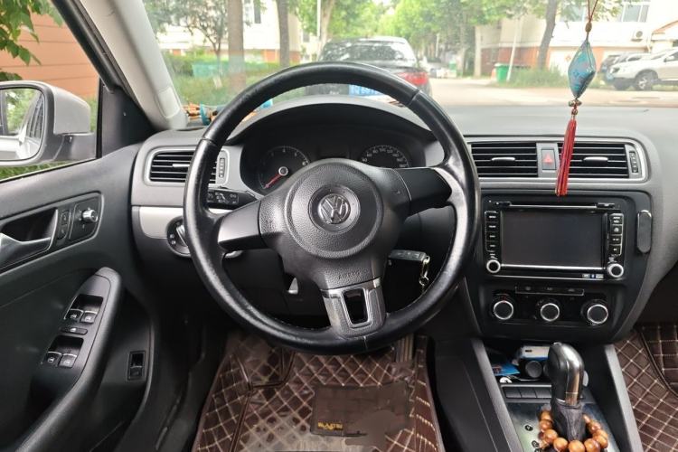 Used Volkswagen Sagitar 2014 Revised Version 1.6L Automatic Comfort Edition Steering Wheel