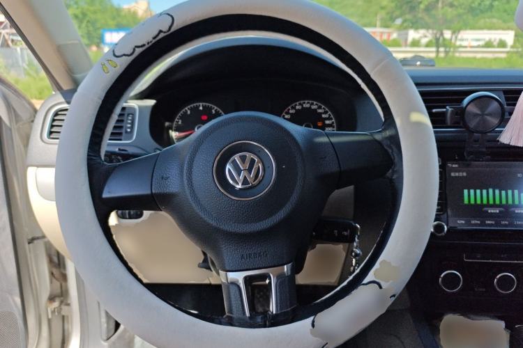Used Volkswagen Sagitar 2014 Revised Version 1.6L Automatic Comfort Edition Steering Wheel