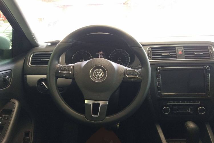 Used Volkswagen Sagitar 2014 Revised Version 1.4TSI Automatic Luxury Edition Steering Wheel