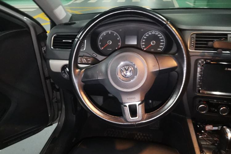 Used Volkswagen Sagitar 2014 Revised Version 1.6L Automatic Comfort Edition Steering Wheel