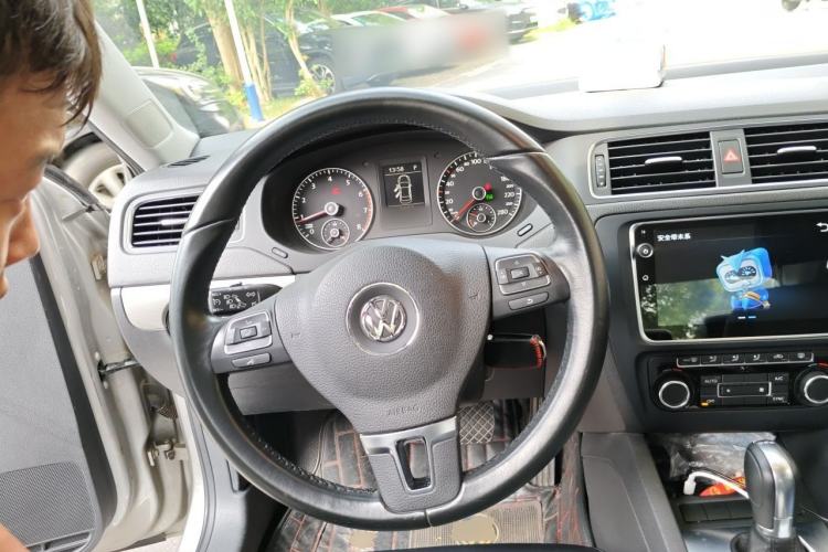 Used Volkswagen Sagitar 2014 Revised Version 1.4TSI Automatic Luxury Edition Steering Wheel