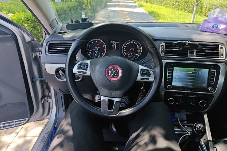 Used Volkswagen Sagitar 2014 1.4TSI Manual Luxury Model Steering Wheel