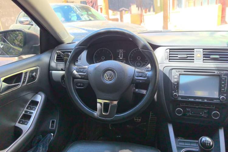 Used Volkswagen Sagitar 2014 Revised Version 1.4TSI Manual Luxury Edition Steering Wheel