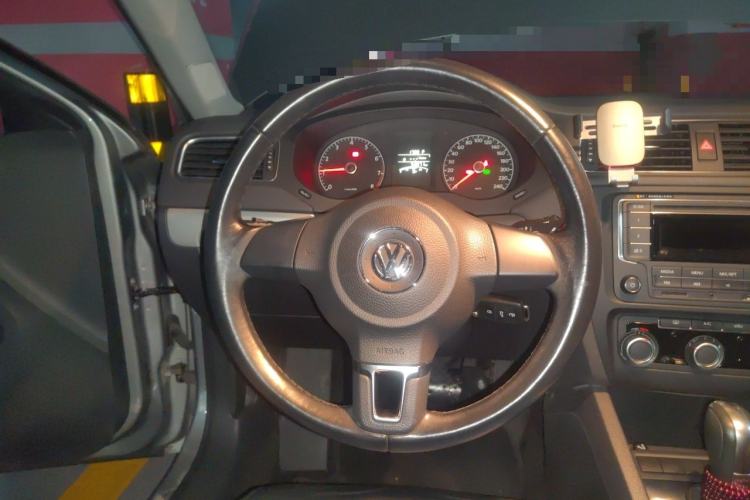 Used Volkswagen Sagitar 2014 Revised Version 1.6L Automatic Comfort Edition Steering Wheel
