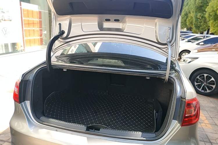 Used Volkswagen Sagitar 2014 1.4TSI BlueMotion Edition Trunk