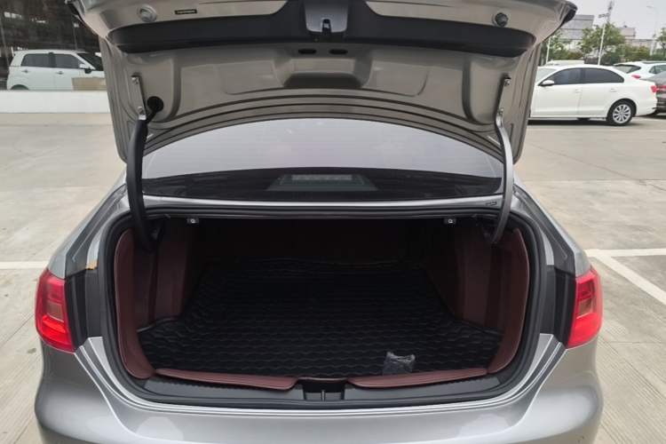 Used Volkswagen Sagitar 2014 Revised Version 1.6L Manual Comfort Edition Trunk