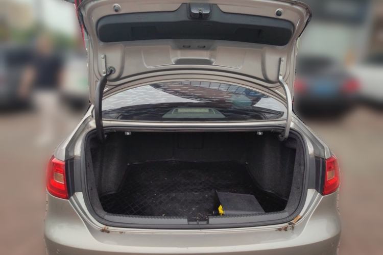 Used Volkswagen Sagitar 2014 1.6L Manual Comfort Model Trunk