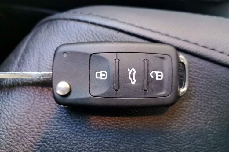 Used Volkswagen Sagitar 2014 1.6L Automatic Comfort Model Vehicle Key