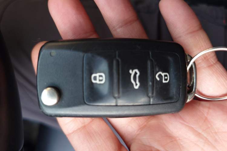 Used Volkswagen Sagitar 2014 1.6L Automatic Comfort Model Vehicle Key