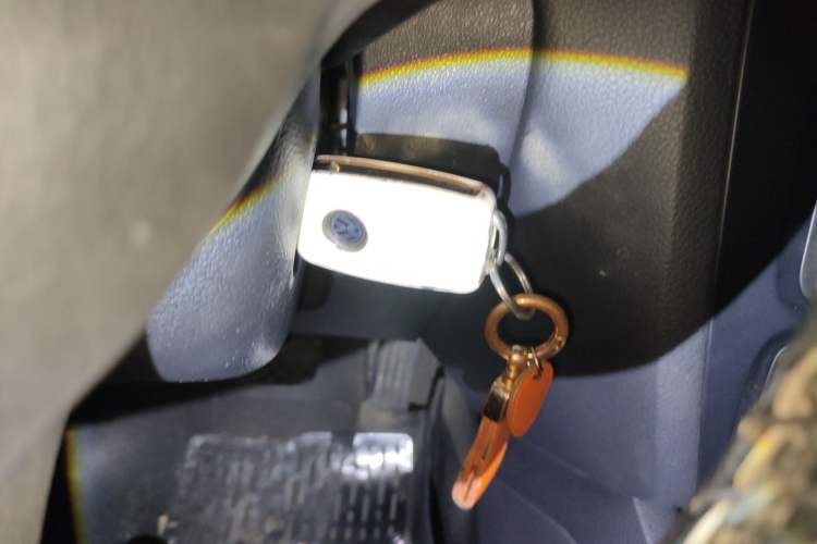 Used Volkswagen Sagitar 2014 1.6L Automatic Fashion Model Vehicle Key