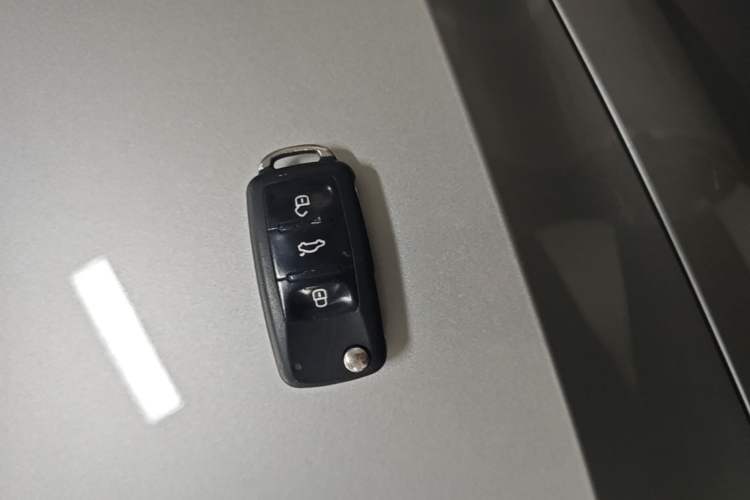 Used Volkswagen Sagitar 2014 Revised Version 1.6L Automatic Comfort Edition Vehicle Key