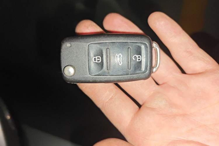 Used Volkswagen Sagitar 2014 Revised Version 1.6L Manual Comfort Edition Vehicle Key