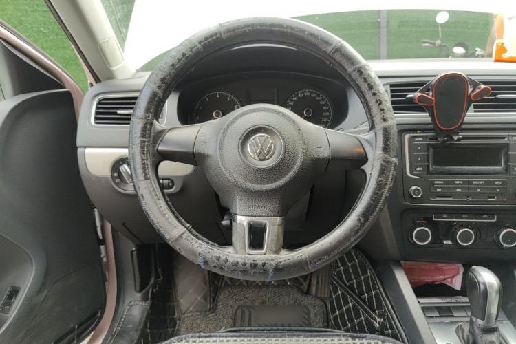 Used Volkswagen Sagitar 2014 1.6L Automatic Comfort Model Steering Wheel