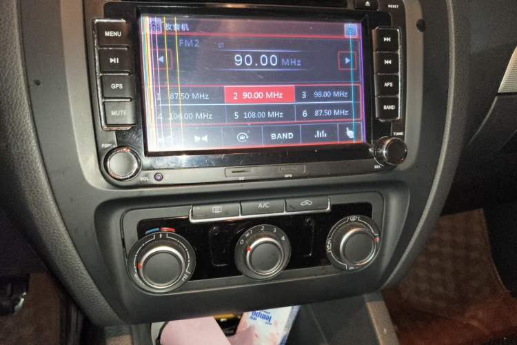 Used Volkswagen Sagitar 2014 Revised Version 1.6L Manual Comfort Edition Audio And AC Panel