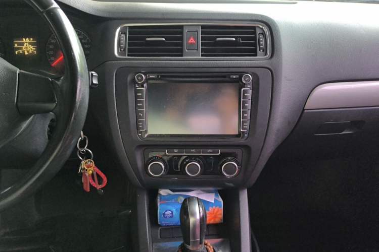 Used Volkswagen Sagitar 2014 Revised Version 1.6L Automatic Leading Edition Audio And AC Panel