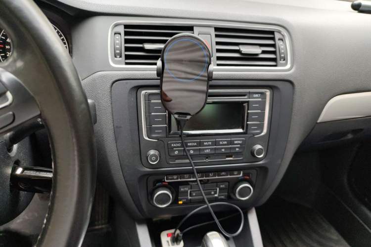 Used Volkswagen Sagitar 2014 Revised Version 1.4TSI Automatic Luxury Edition Audio And AC Panel