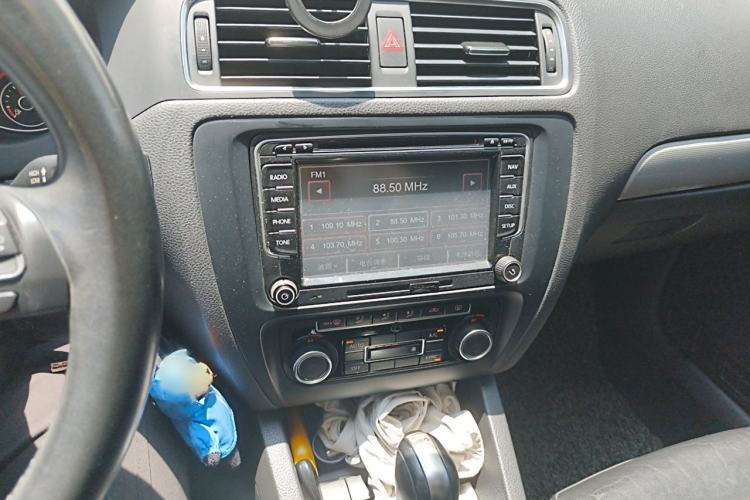 Used Volkswagen Sagitar 2014 Revised Version 1.4TSI Automatic Luxury Edition Audio And AC Panel
