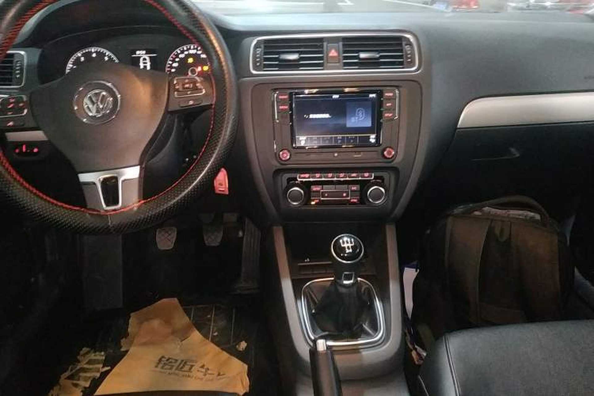 Used Volkswagen Sagitar 2014 Revised Version 1.4TSI Manual Luxury Edition Audio And AC Panel