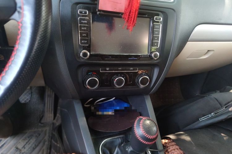 Used Volkswagen Sagitar 2014 1.6L Manual Comfort Model Audio And AC Panel