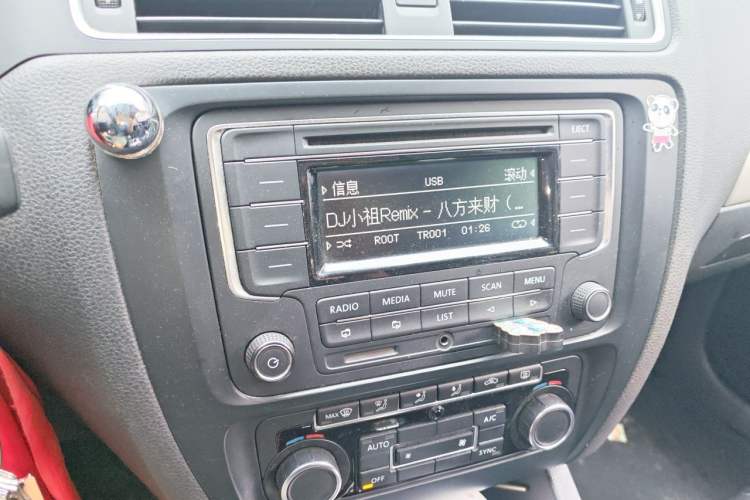 Used Volkswagen Sagitar 2014 Revised Version 1.4TSI Automatic Luxury Edition Audio And AC Panel