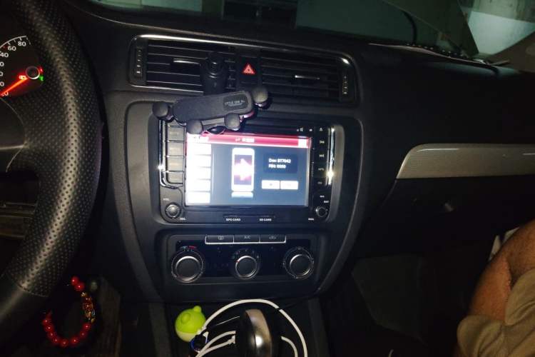 Used Volkswagen Sagitar 2014 Revised Version 1.6L Automatic Comfort Edition Audio And AC Panel