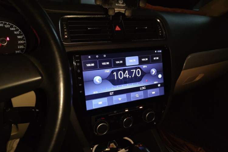 Used Volkswagen Sagitar 2014 Revised Version 1.6L Automatic Comfort Edition Audio And AC Panel