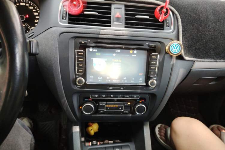 Used Volkswagen Sagitar 2014 Revised Version 1.4TSI Manual Luxury Edition Audio And AC Panel