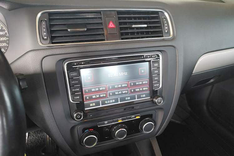 Used Volkswagen Sagitar 2014 Revised Version 1.6L Automatic Comfort Edition Audio And AC Panel